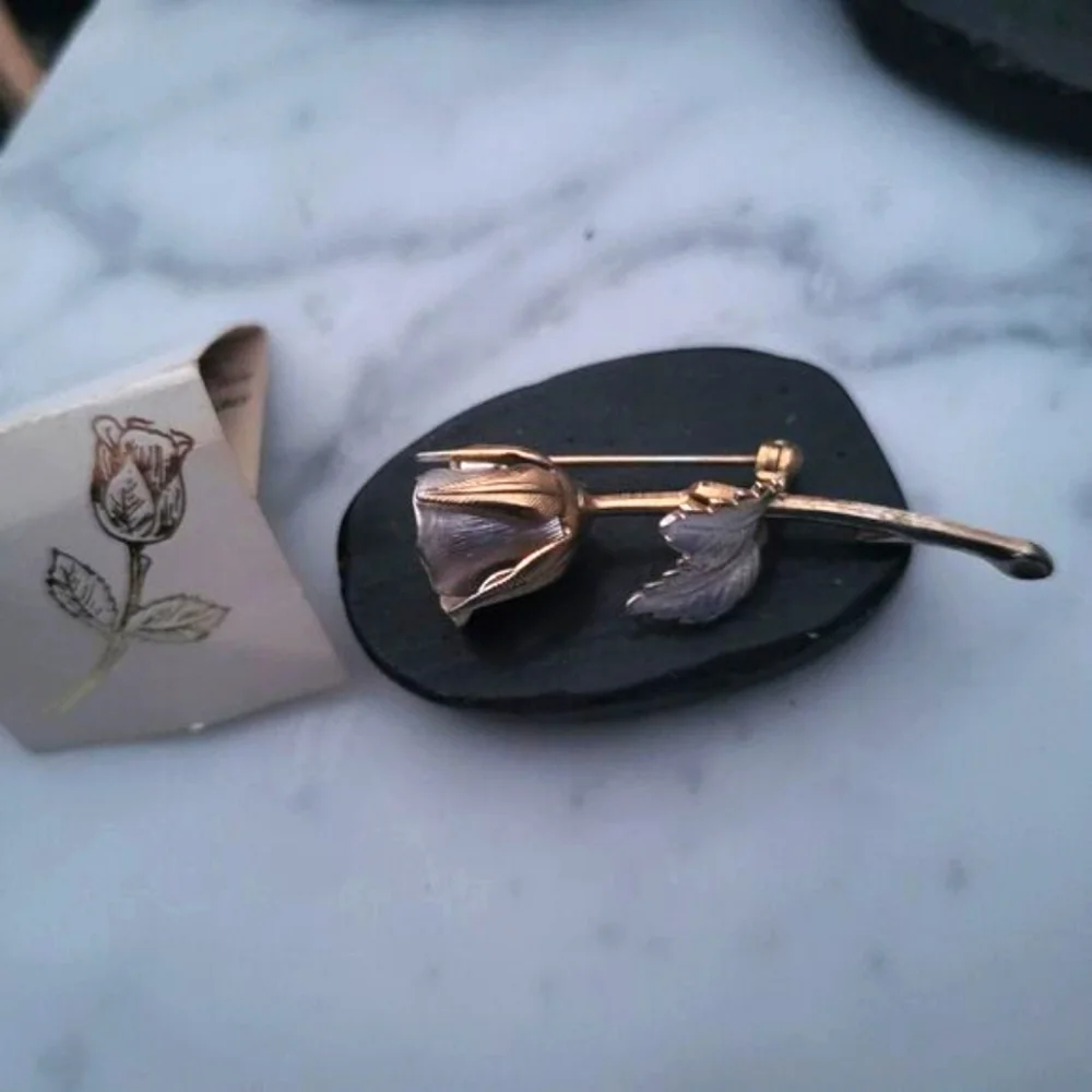 Giovanni Vintage Rose Brooch - Picture 6 of 7